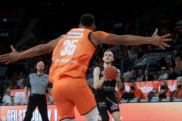 哭着喊着 哭着喊着