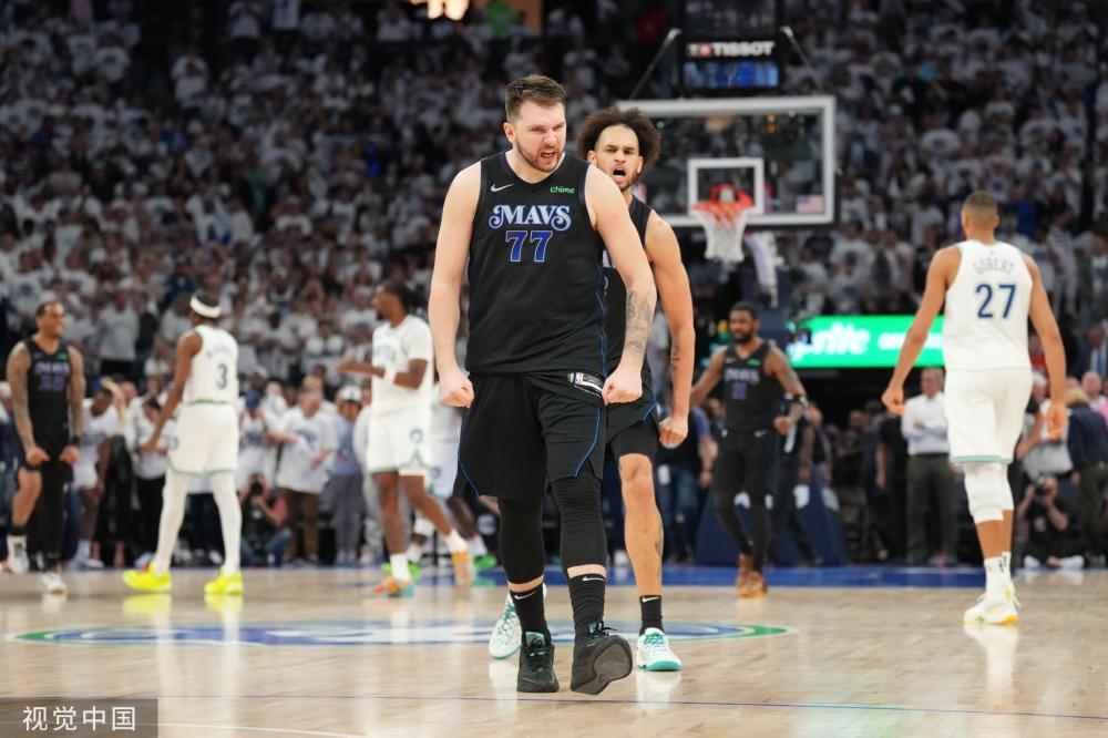 其中扮演着 其中扮演着