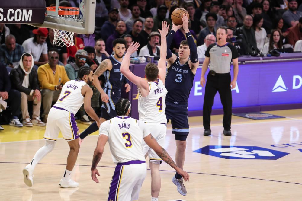 他长期扮演 他长期扮演