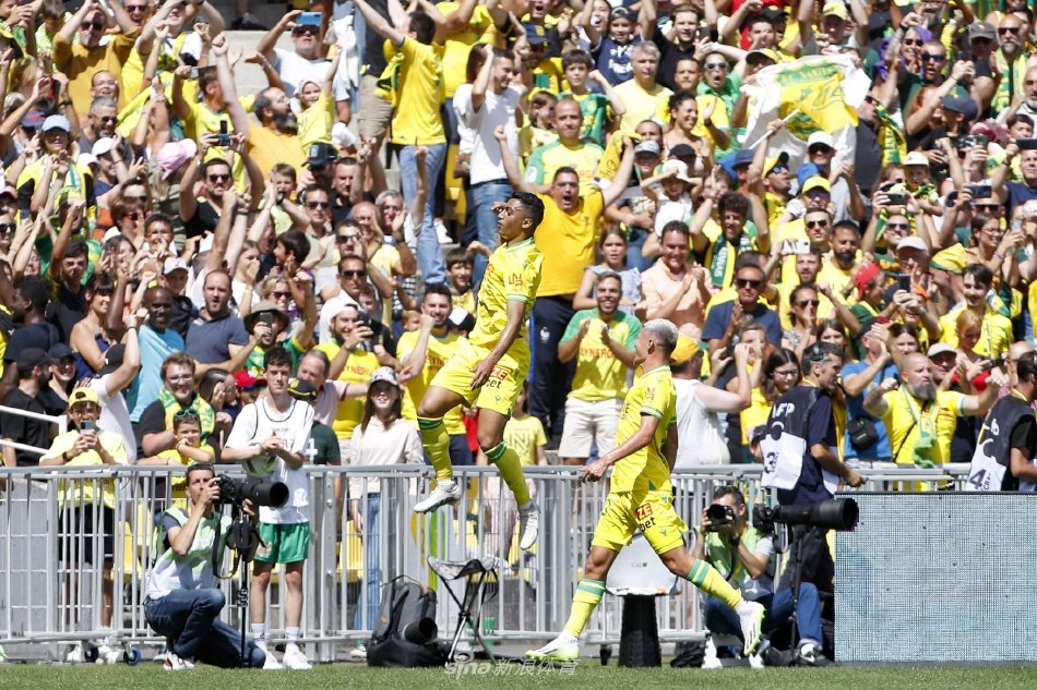 大巴黎挫红 大巴黎挫红